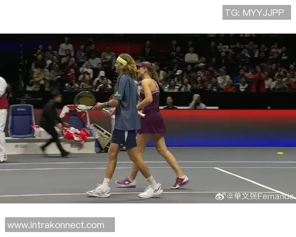 李娜与小威的巅峰对决：网球场上的传奇之战与友谊的交融